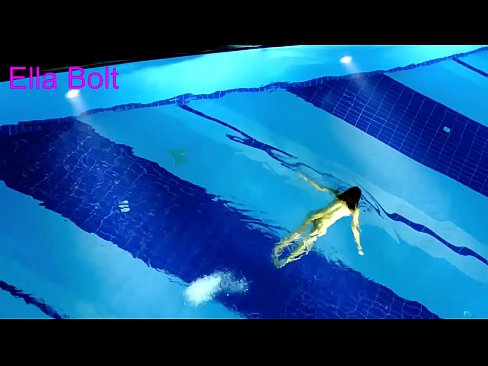 ❤️ Ik kin net ophâlde te sjen, jonge blonde fongen neaken swimmen yn ELLA BOLT resort pool ❤️❌ Anale porno by wy ❌️